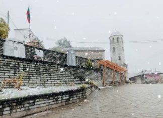 Първият сняг украси село Лилково (Видео)